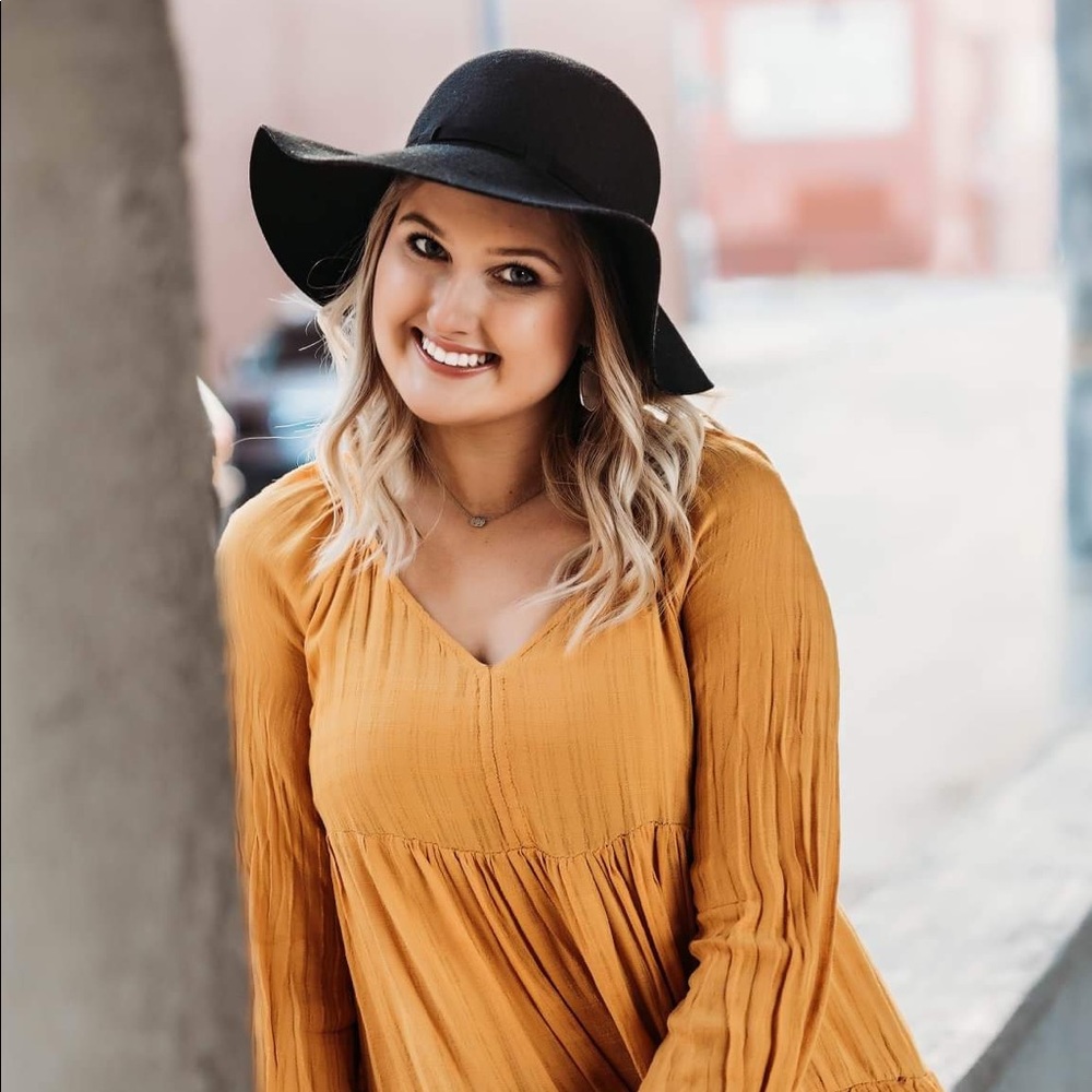 Meet your Posher, Carlie